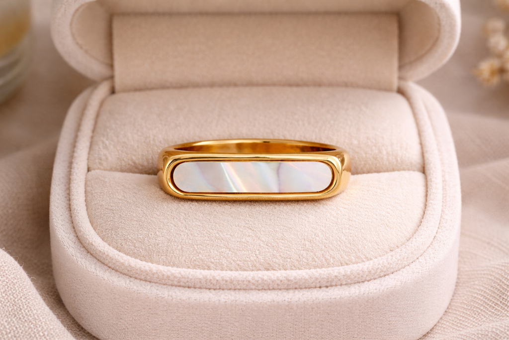 Celeste Bar Gold Ring