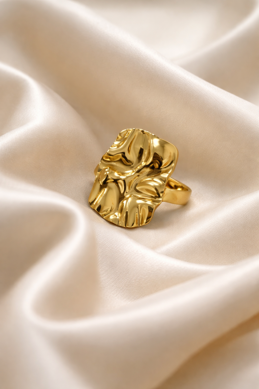 Luxe Wave Gold Ring