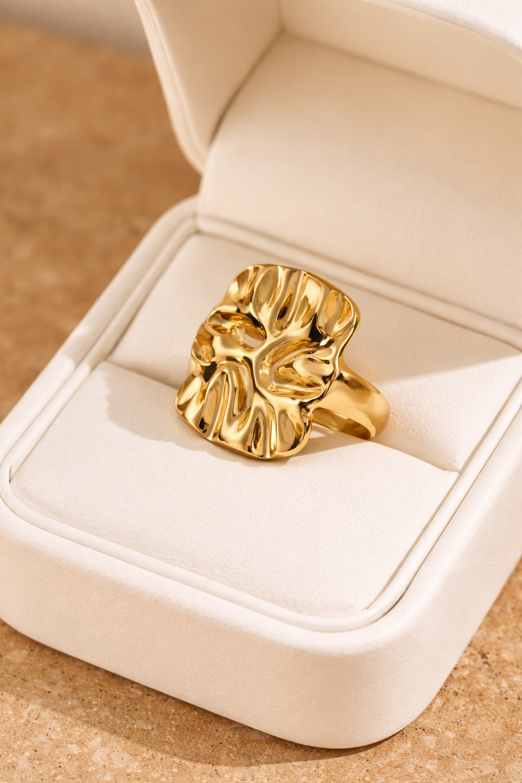 Luxe Wave Gold Ring